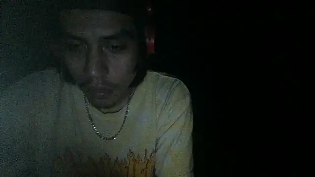 Snapshot of AlexAlejandro13 chatting on 09.23.25 AlexAlejandro13 online show from 09.23.25