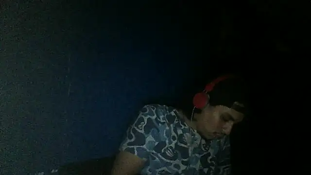 Snapshot of AlexAlejandro13 chatting on 09.27.25 AlexAlejandro13 online show from 09.27.25