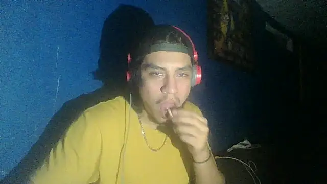 Snapshot of AlexAlejandro13 chatting on 10.02.25 AlexAlejandro13 online show from 10.02.25