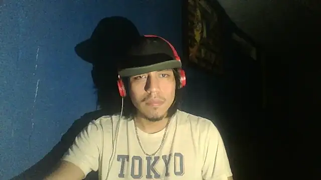 Snapshot of AlexAlejandro13 chatting on 10.11.25 AlexAlejandro13 online show from 10.11.25