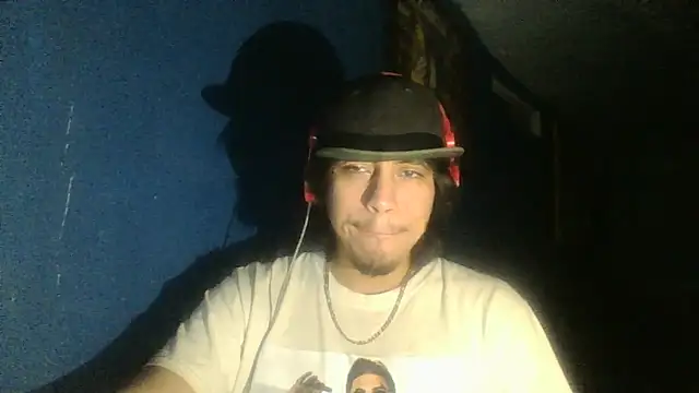 Snapshot of AlexAlejandro13 chatting on 10.13.25 AlexAlejandro13 online show from 10.13.25