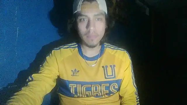 Snapshot of AlexAlejandro13 chatting on 10.16.25 AlexAlejandro13 online show from 10.16.25