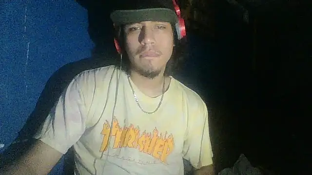 Snapshot of AlexAlejandro13 chatting on 10.18.25 AlexAlejandro13 online show from 10.18.25