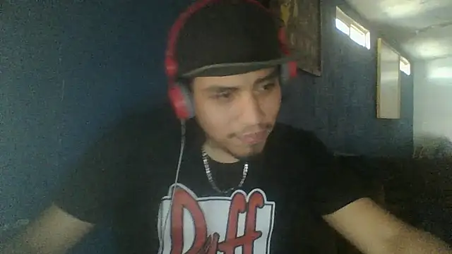 Snapshot of AlexAlejandro13 chatting on 10.21.25 AlexAlejandro13 online show from 10.21.25