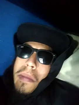 Snapshot of AlexAlejandro13 chatting on 04.21.26 AlexAlejandro13 online show from 04.21.26