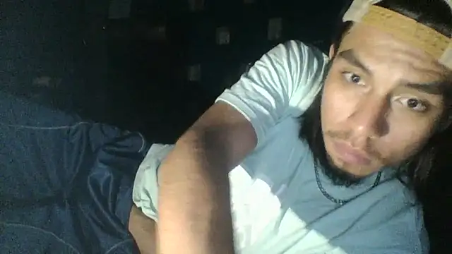 Snapshot of AlexAlejandro13 chatting on 04.27.26 AlexAlejandro13 online show from 04.27.26
