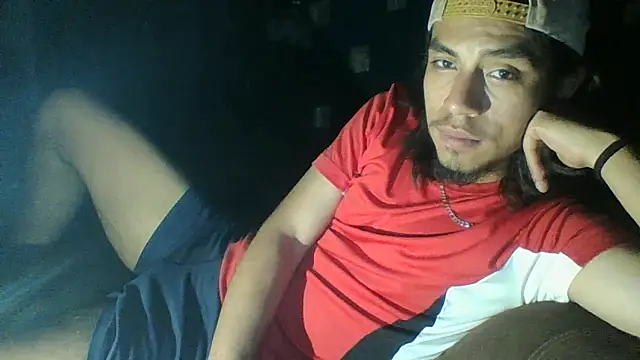 Snapshot of AlexAlejandro13 chatting on 04.30.26 AlexAlejandro13 online show from 04.30.26
