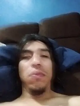 Snapshot of AlexAlejandro13 chatting on 05.31.26 AlexAlejandro13 online show from 05.31.26