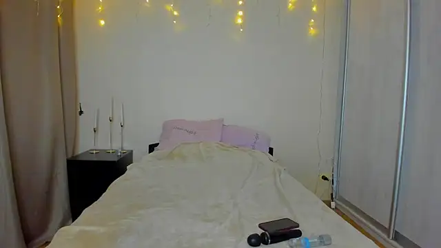 Snapshot of Bella_Foryou chatting on 12.14.24 Bella Foryou online show from 12.14.24