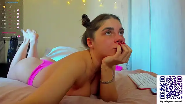 Snapshot of Bella_Foryou chatting on 03.14.25 Bella Foryou online show from 03.14.25
