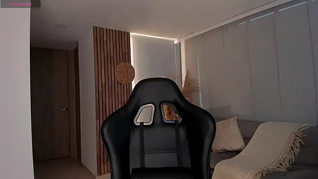 AnnieHallX online show from 03.04.25