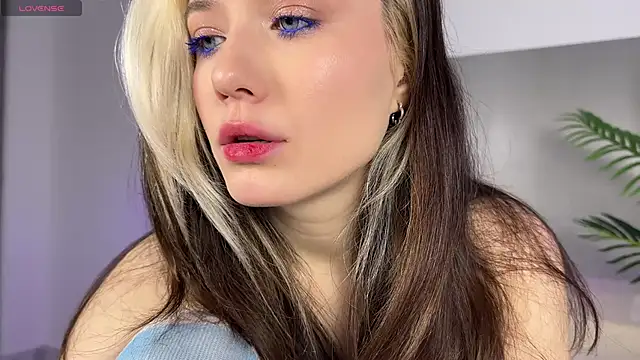 Snapshot of _blowjob_queen chatting on 06.14.26 blowjob queen online show from 06.14.26