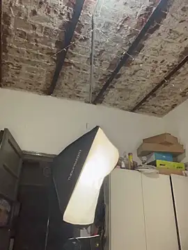 Snapshot of Alicbranca chatting on 11.27.25 Alicbranca online show from 11.27.25