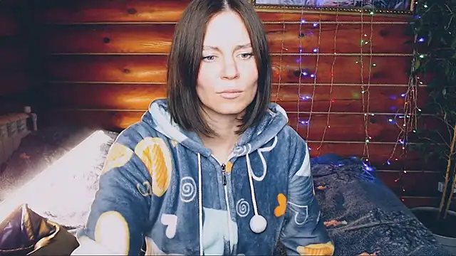 Snapshot of Platina_Fox chatting on 12.04.24 Platina Fox online show from 12.04.24