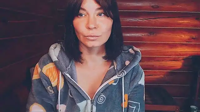 Snapshot of Platina_Fox chatting on 10.05.25 Platina Fox online show from 10.05.25