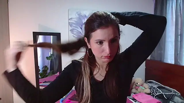 vanessabrown  online show from 02.19.25