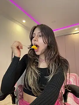 Snapshot of Sensualtease chatting on 01.08.26 Sensualtease online show from 01.08.26