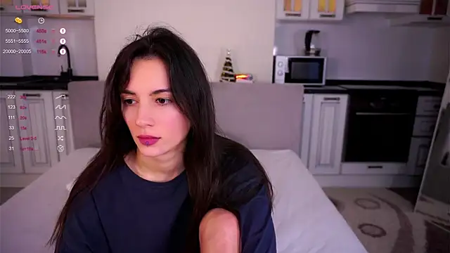 Holla Molly online show from 02.22.25