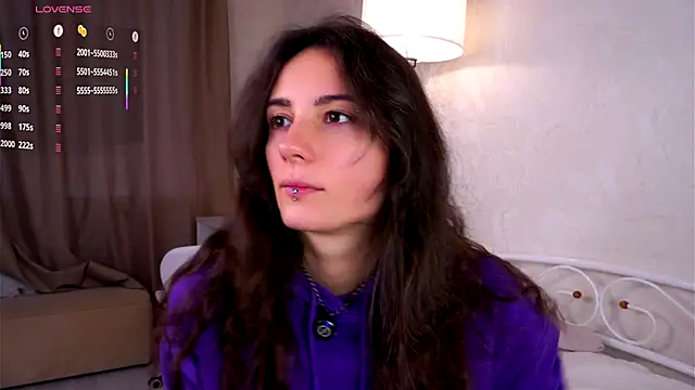 Holla Molly online show from 11.02.25