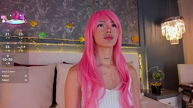 Snapshot of evamoretti chatting on 03.17.25 evamoretti online show from 03.17.25