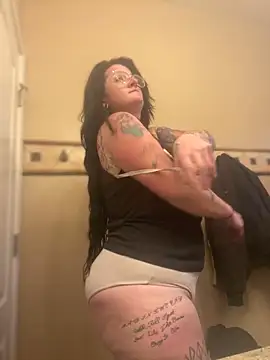 Snapshot of 1-800-FUCKYOU chatting on 12.01.24 1-800-FUCKYOU online show from 12.01.24