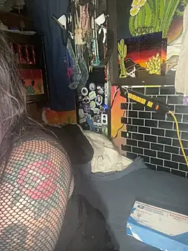 Snapshot of 1-800-FUCKYOU chatting on 01.04.25 1-800-FUCKYOU online show from 01.04.25