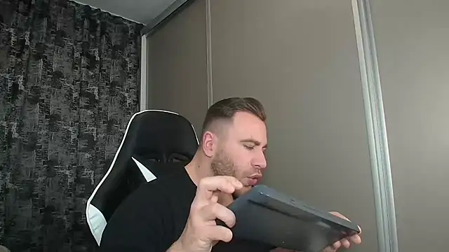 Thori92 online show from 01.12.25