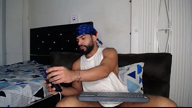 sweatyhairypig23 online show from 03.23.25