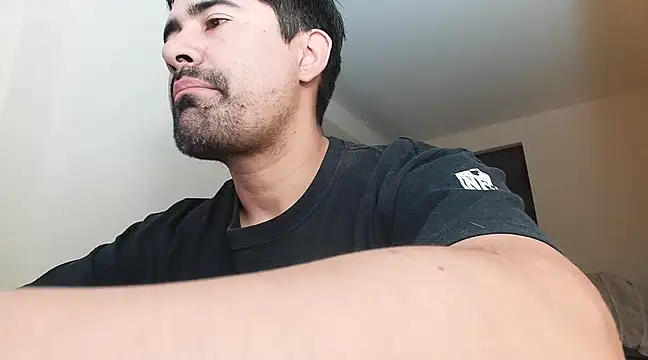 Snapshot of VonDoomdelToro chatting on 02.10.25 VonDoomdelToro online show from 02.10.25