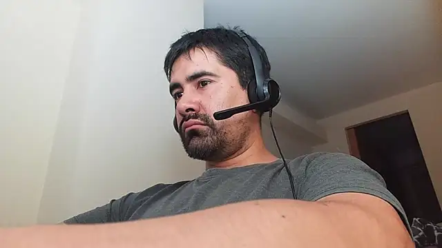 Snapshot of VonDoomdelToro chatting on 02.14.25 VonDoomdelToro online show from 02.14.25