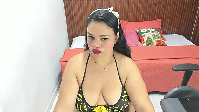 Snapshot of Cloe_35 chatting on 11.29.25 Cloe 35 online show from 11.29.25