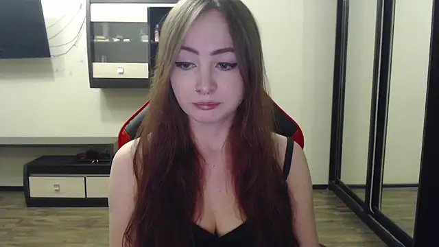 Laralianna online show from 02.15.25