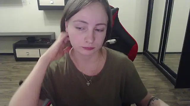 Laralianna online show from 03.18.25