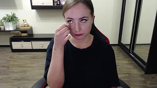 Laralianna online show from 09.21.25