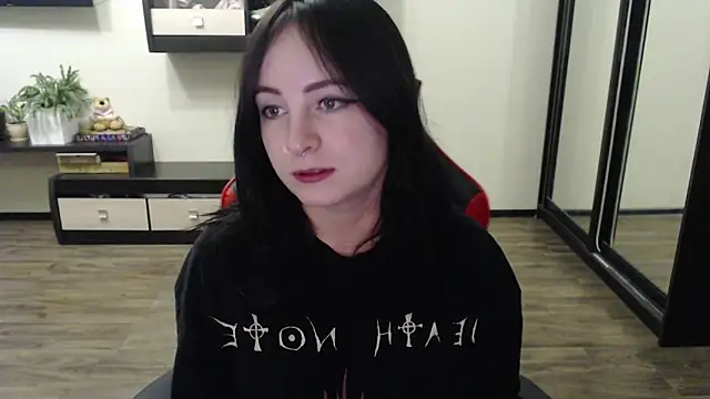 Laralianna online show from 10.04.25