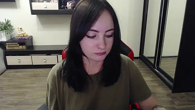 Laralianna online show from 10.10.25