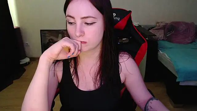 Laralianna online show from 04.17.26