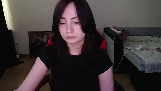 Snapshot of Laralianna chatting on 04.23.26 Laralianna online show from 04.23.26
