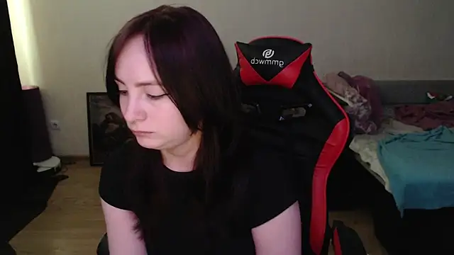 Snapshot of Laralianna chatting on 04.24.26 Laralianna online show from 04.24.26