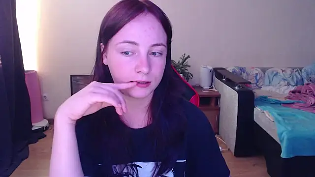 Snapshot of Laralianna chatting on 06.27.26 Laralianna online show from 06.27.26