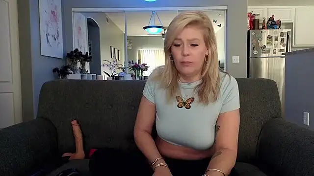 Lexi Shocker online show from 11.17.25