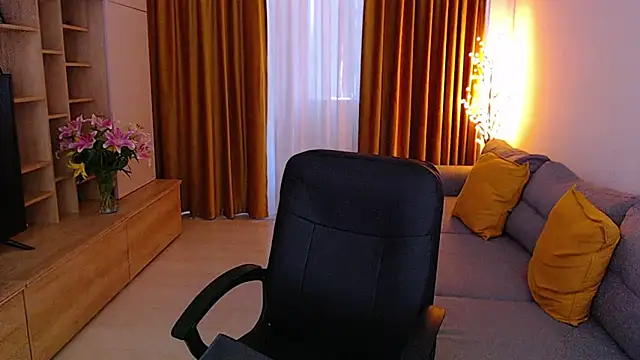  Mia Adams online show from 09.22.25