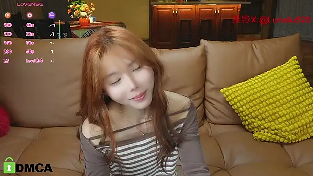 Snapshot of Luna520 chatting on 02.16.25 Luna520 online show from 02.16.25