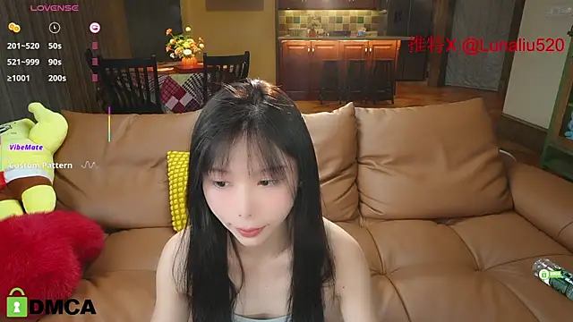 Snapshot of Luna520 chatting on 02.28.25 Luna520 online show from 02.28.25