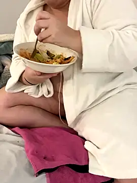 sweeti Em online show from 12.22.25