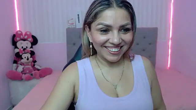 Snapshot of cum_bigass chatting on 03.04.25 cum bigass online show from 03.04.25