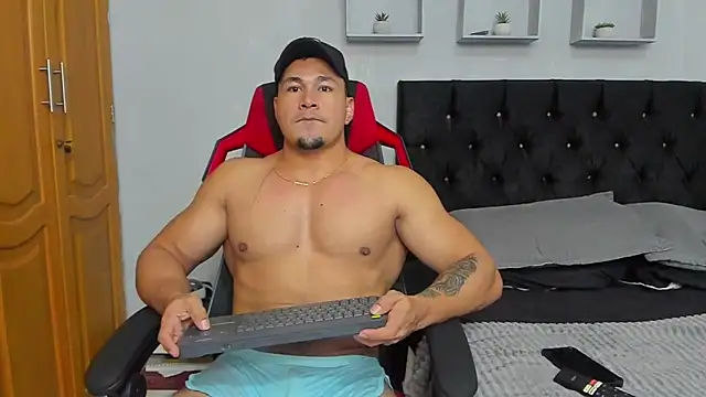 tyler hank01 online show from 06.08.26