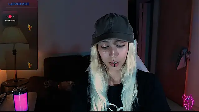 Snapshot of Saucy_Jenn chatting on 12.07.24 Saucy Jenn online show from 12.07.24