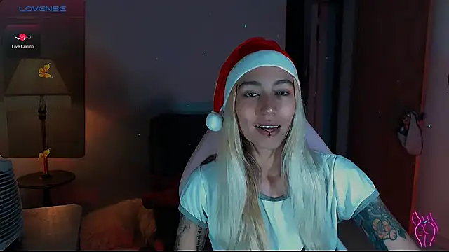 Snapshot of Saucy_Jenn chatting on 12.15.24 Saucy Jenn online show from 12.15.24