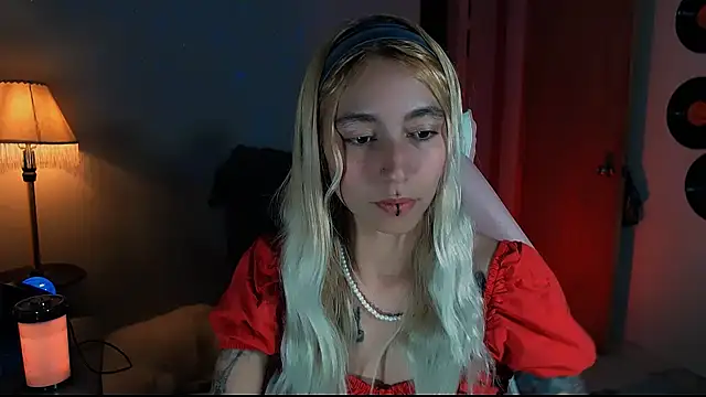 Snapshot of Saucy_Jenn chatting on 12.29.24 Saucy Jenn online show from 12.29.24
